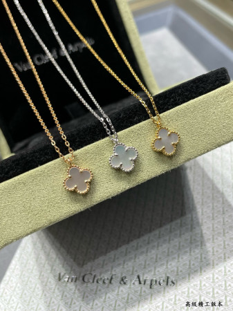 Van Cleef & Arpels Mini Necklace Diameter approx 1.0cm,Chain length approx 40+5cm