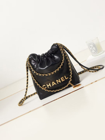 CHANEL 22 MINI HANDBAG Shiny Calfskin black 20 × 19 × 6 cm