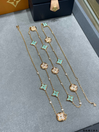 Louis Vuitton Amazonite 13-Flower Long Necklace