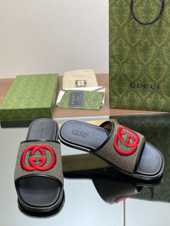 UA GUCCI INTERLOCKING G SLIDE SANDAL