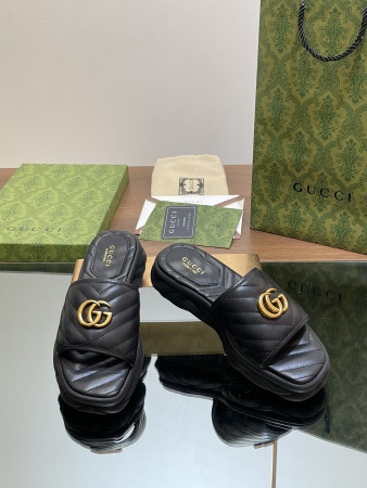 UA GUCCI WOMEN'S SANDAL WITH DOUBLE G