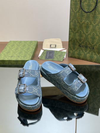 UA GUCCI SANDAL WITH DOUBLE G