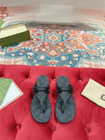 UA GUCCI WOMEN'S THONG SANDAL WITH HORSEBIT Black