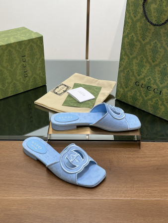 UA GUCCI WOMEN'S INTERLOCKING G SLIDE SANDAL