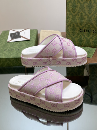 UA GUCCI WOMEN'S GG PLATFORM SLIDE SANDAL