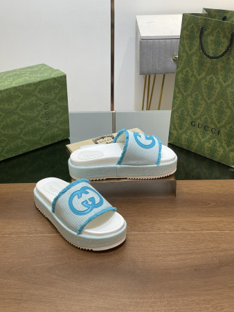 UA GUCCI WOMEN'S INTERLOCKING G SLIDE