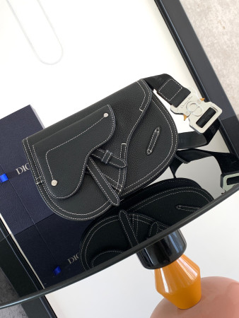 Dior Saddle Messenger Bag 24 x 16.5 x 5.5 cm