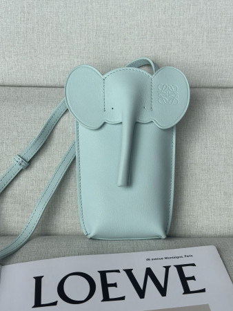 LOEWE Elephant Pocket in classic calfskin 18x8x4cm