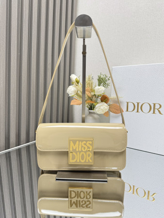Dior Miss Dior flap bag 22 x 11 x 6 cm(Patent Calfskin)