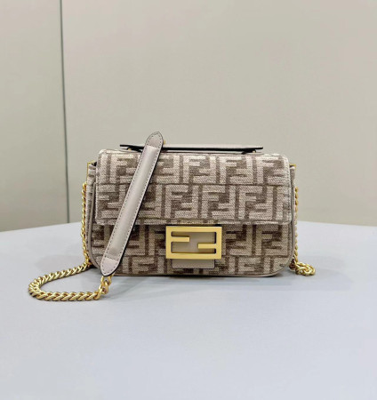 Fendi Baguette Chain Midi 24x14.5x7cm