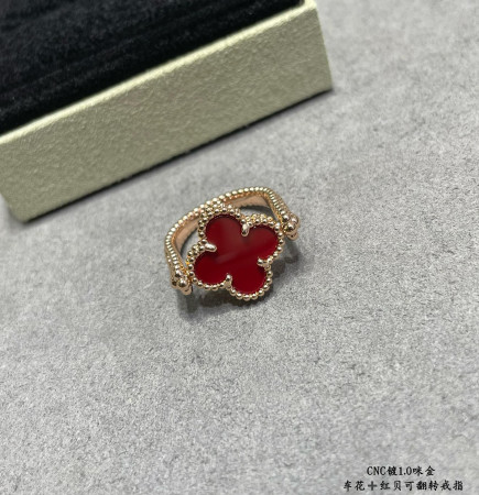 Van Cleef & Arpels Flippable four-leaf clover Ring