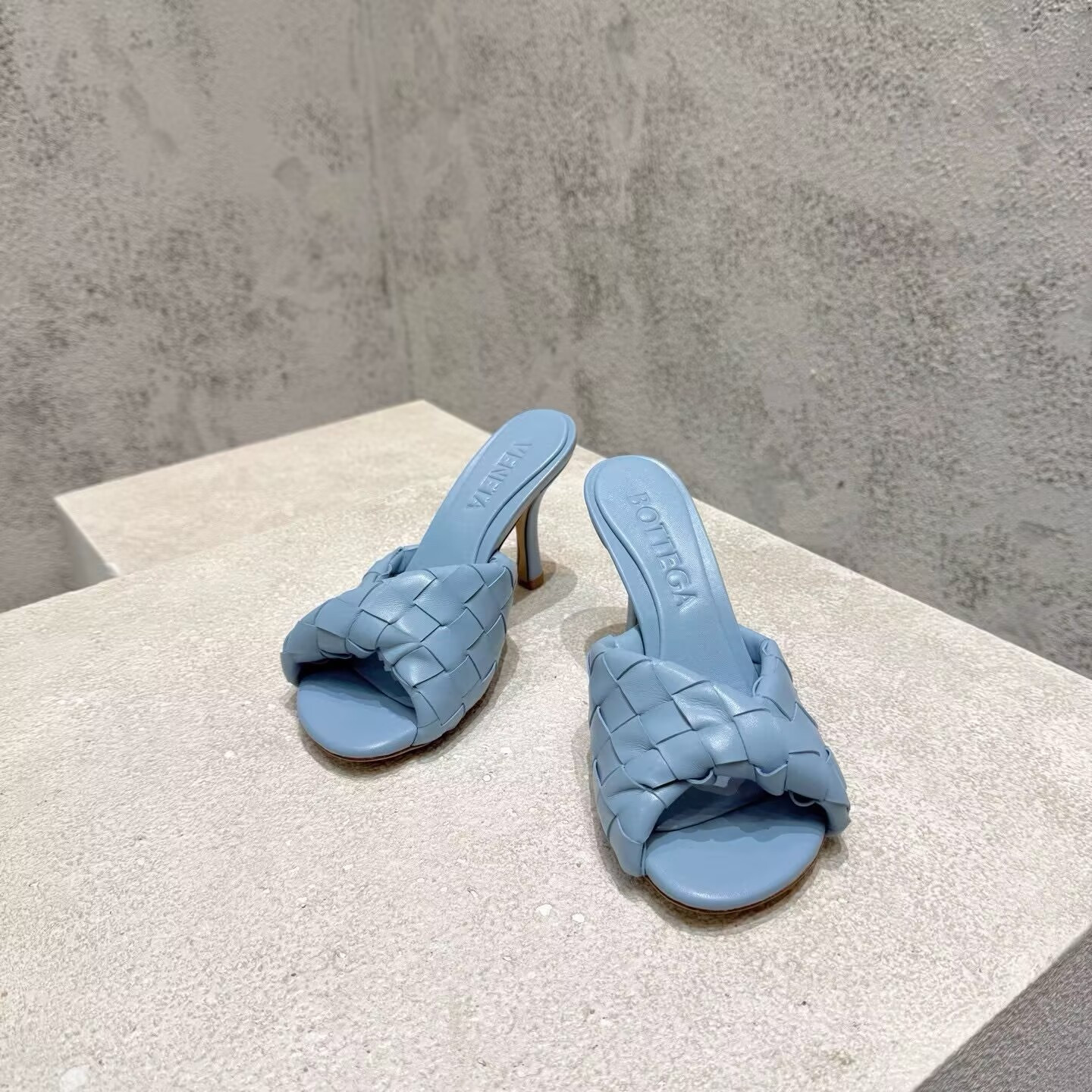 UA Bottega Veneta Blink Slides