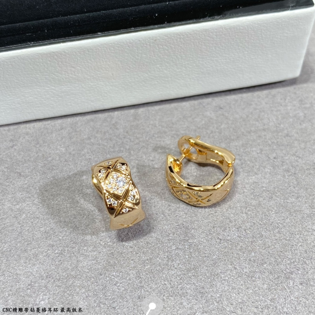 Chanel Carved diamond with diamond Earrings