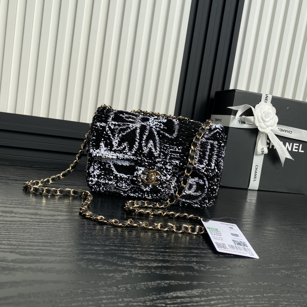 Chanel Flap Bag 14 × 21 × 8 cm