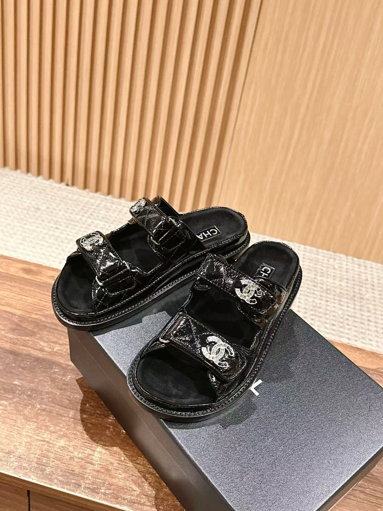 UA Chanel Slides