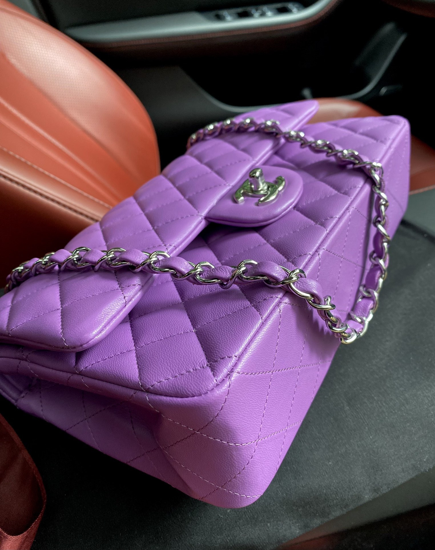 Chanel Classic Flap Bag 15.5x25.5x6.5cm