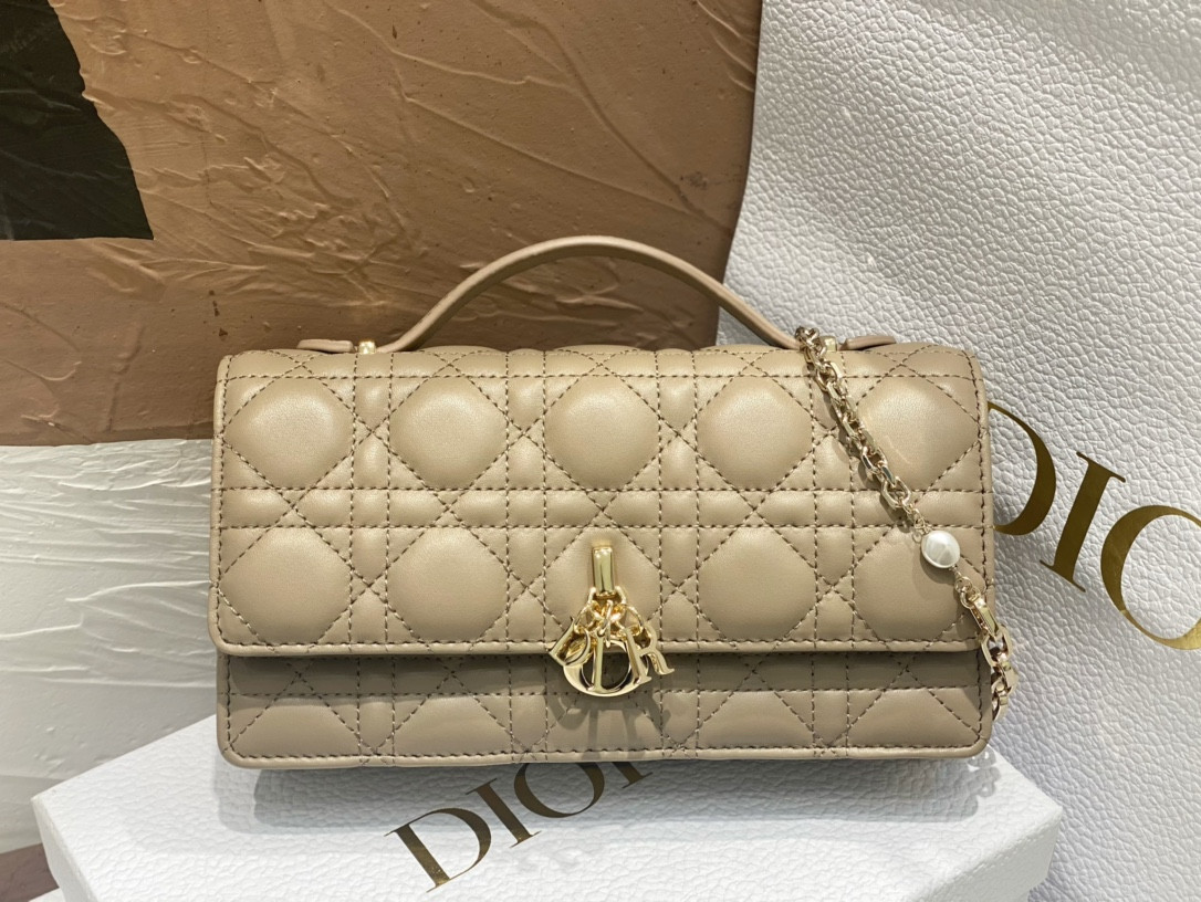 MISS DIOR Mini Handbag Beige Cannage Woven Pattern Lambskin S0980ONMJ_M52U 21 x 11.5 x 4.5 cm
