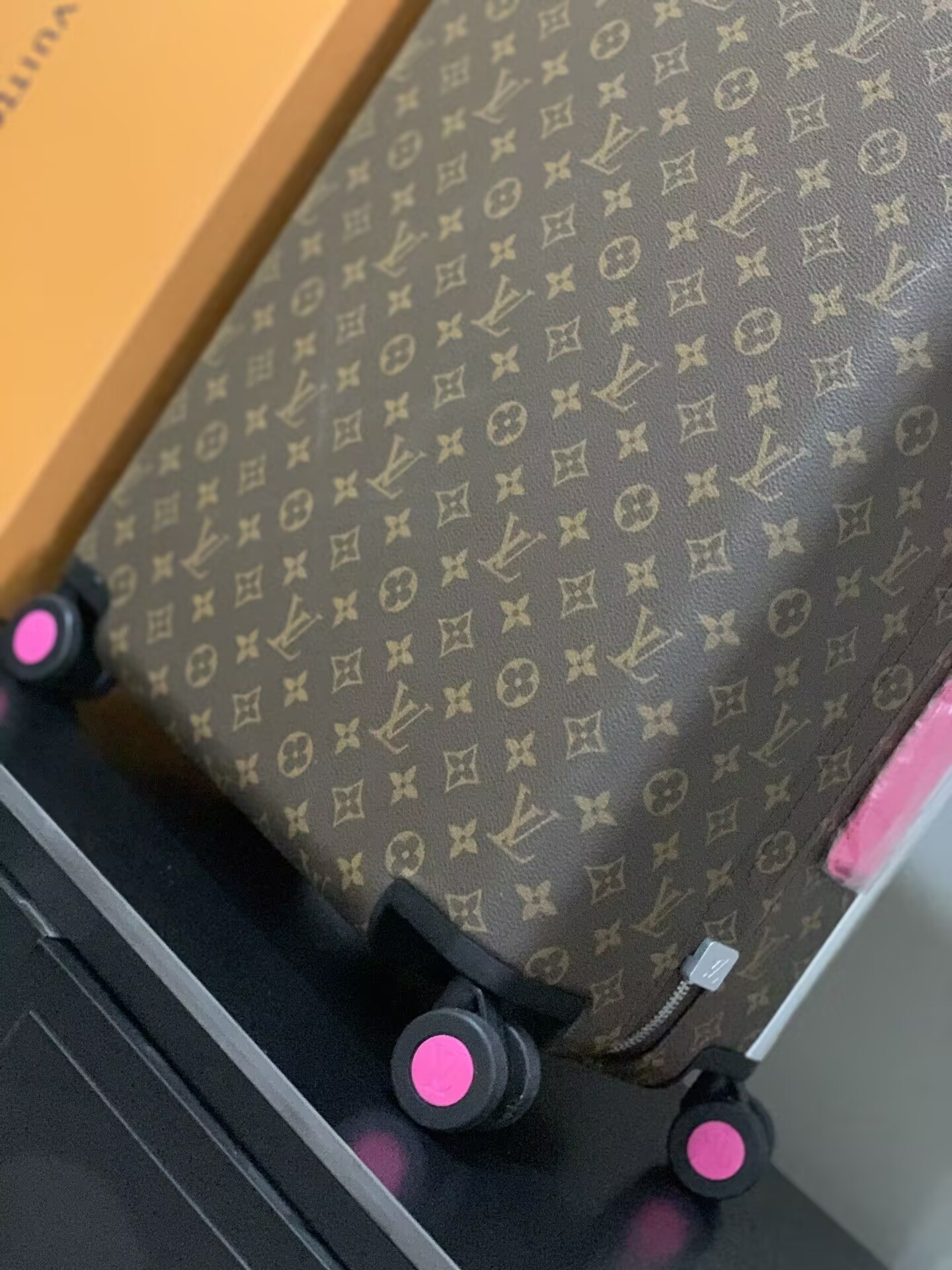 Louis Vuitton LV Horizon 55 Colormania Fuchsia M46780 15 x 21.7 x 8.3 inches