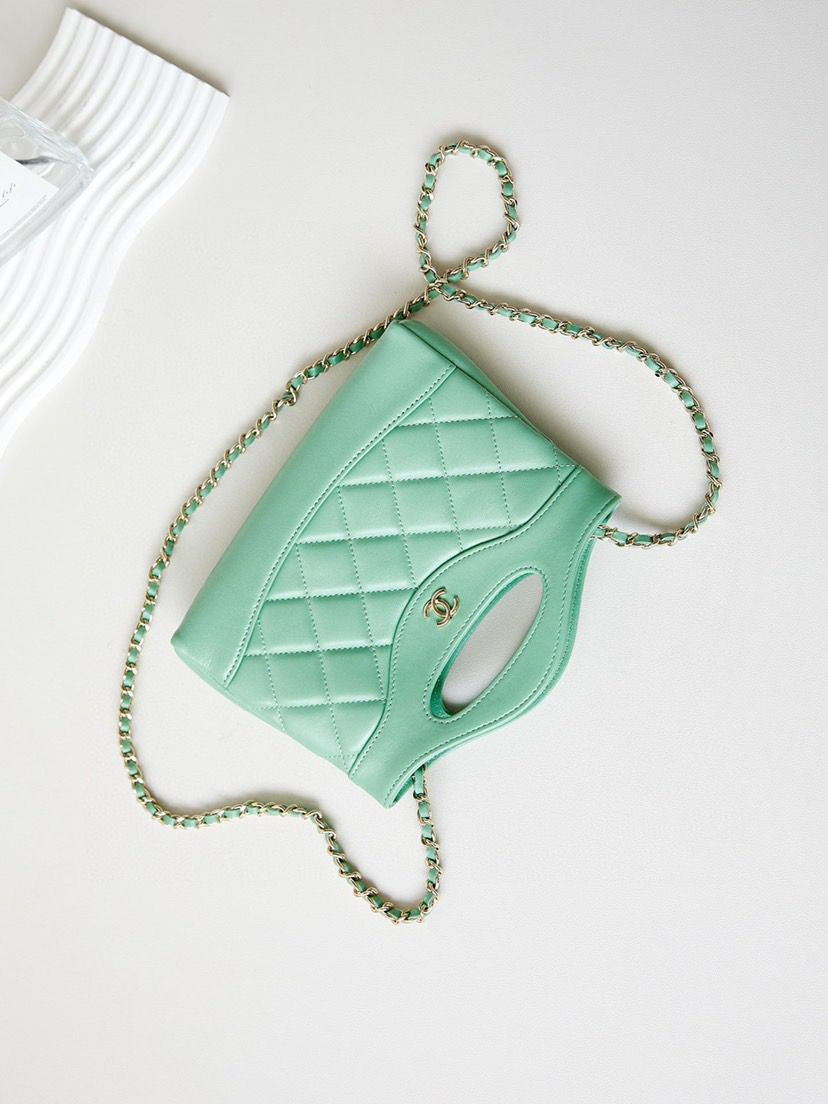 Chanel 31 NaNo Bag 17.5x20x5cm