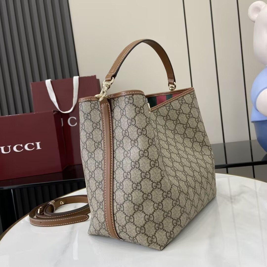 Gucci GG Emblem Medium Bucket Bag 25x25x15.5cm