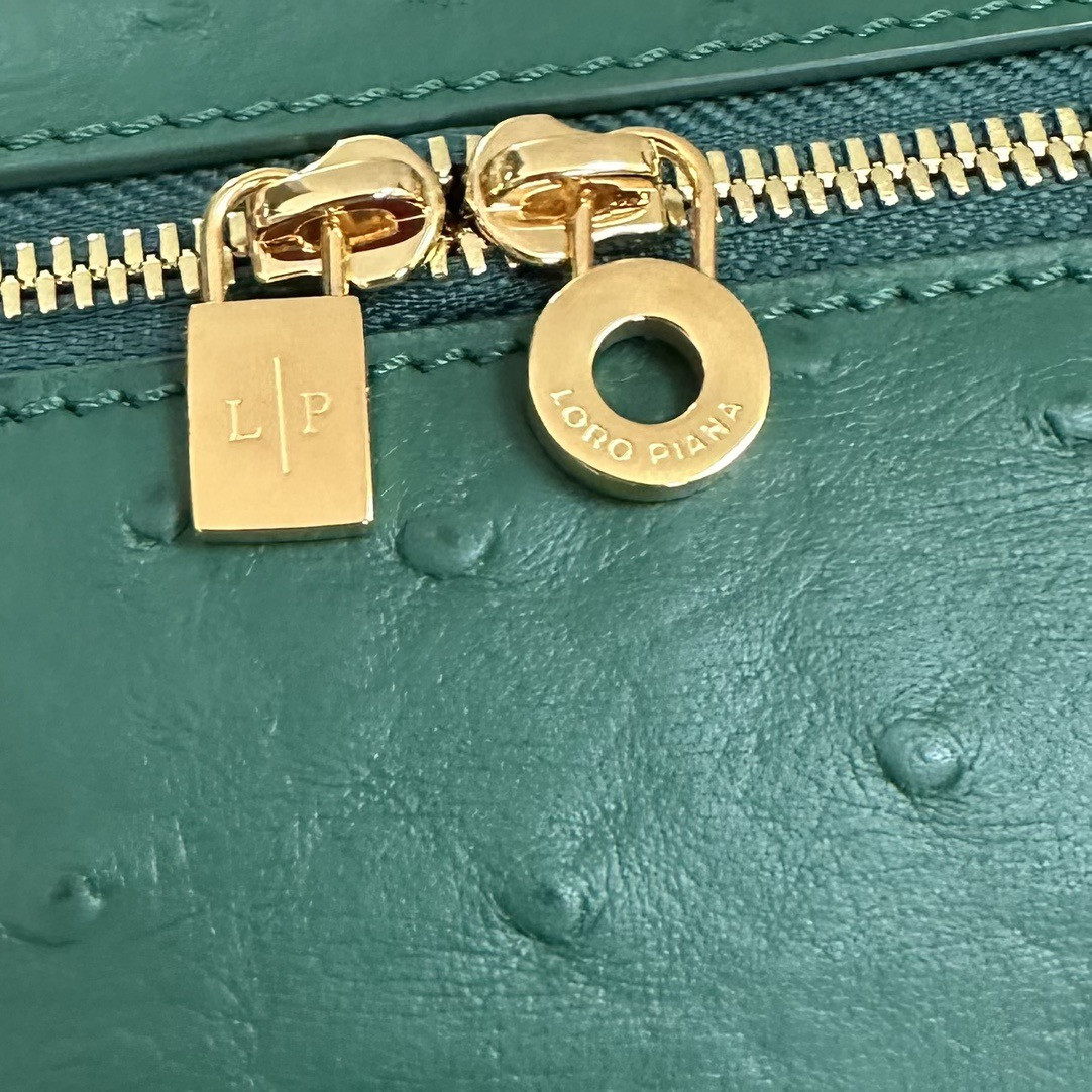 Loro Piana Extra Pocket L19 Ostrich-grained Leather 11x19x6.5cm