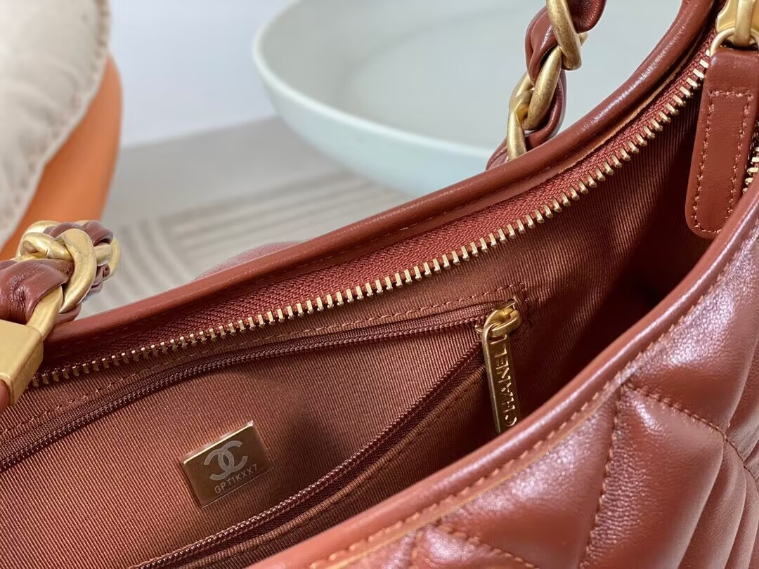 Chanel Hobo Bag   30×28×11cm