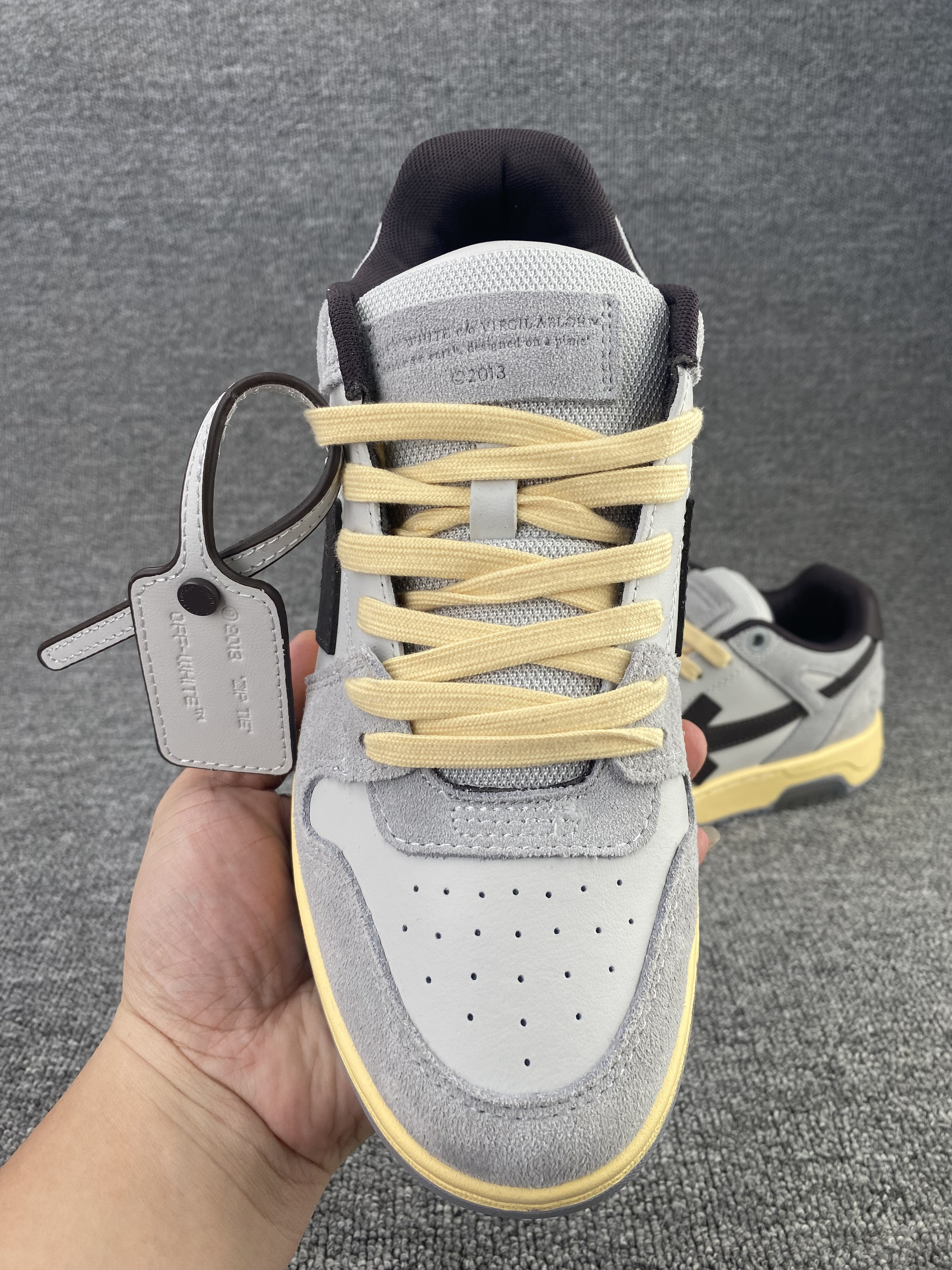 UA OFF-WHITE OUT OF OFFICE LOW