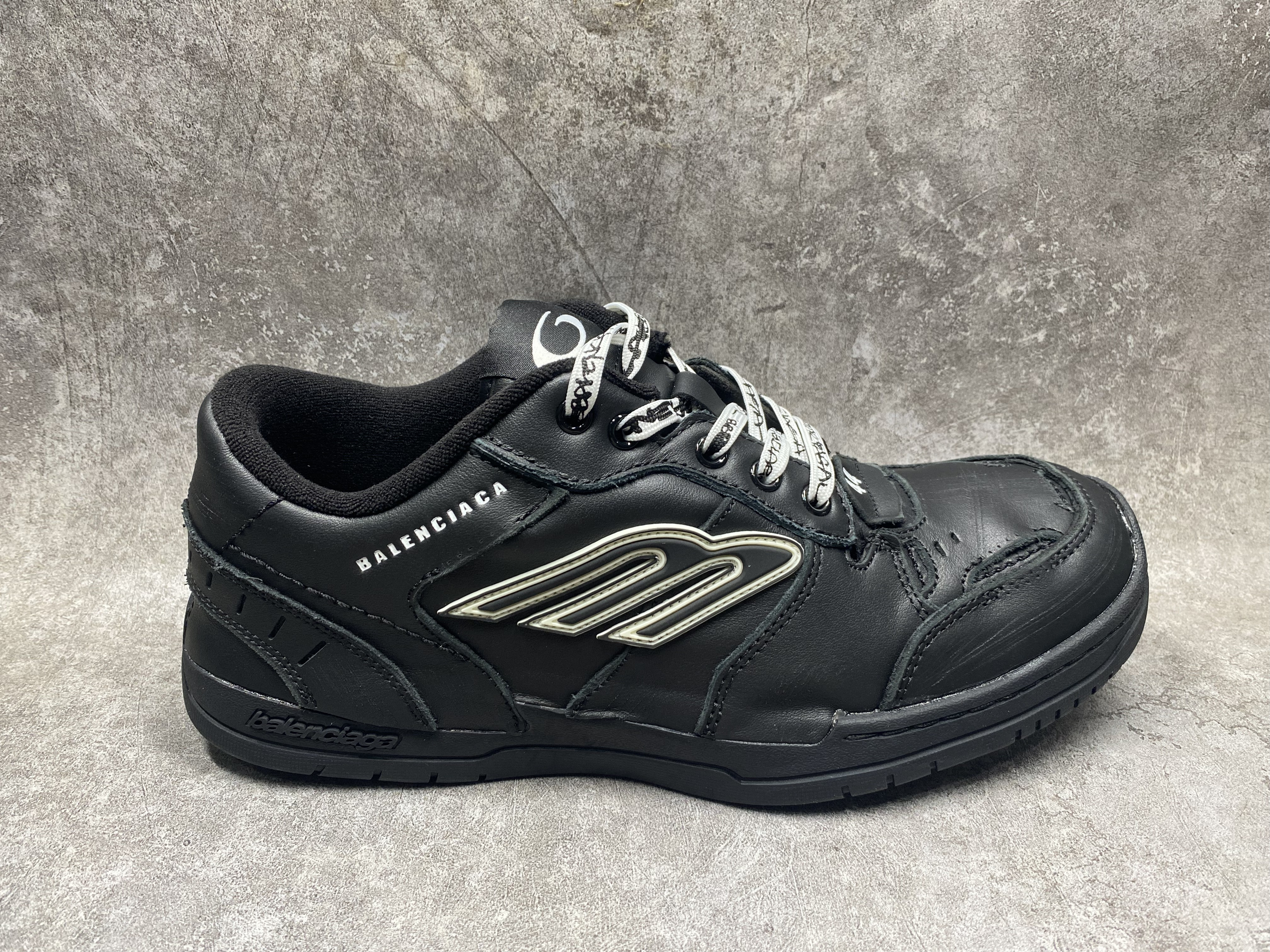 UA Balenciaga Hamptons Worn-out Sneaker in Black(run one size large)