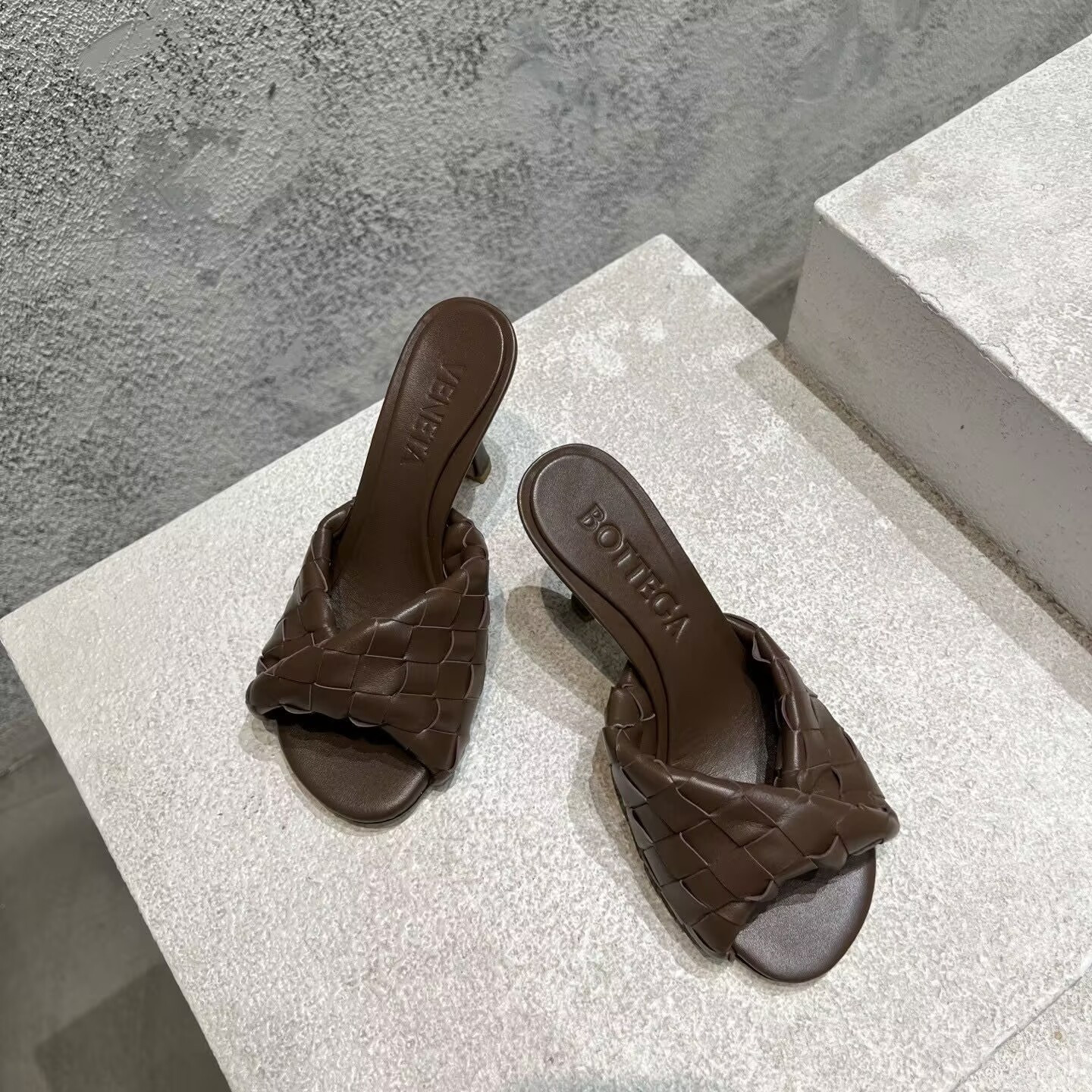 UA Bottega Veneta Blink Slides