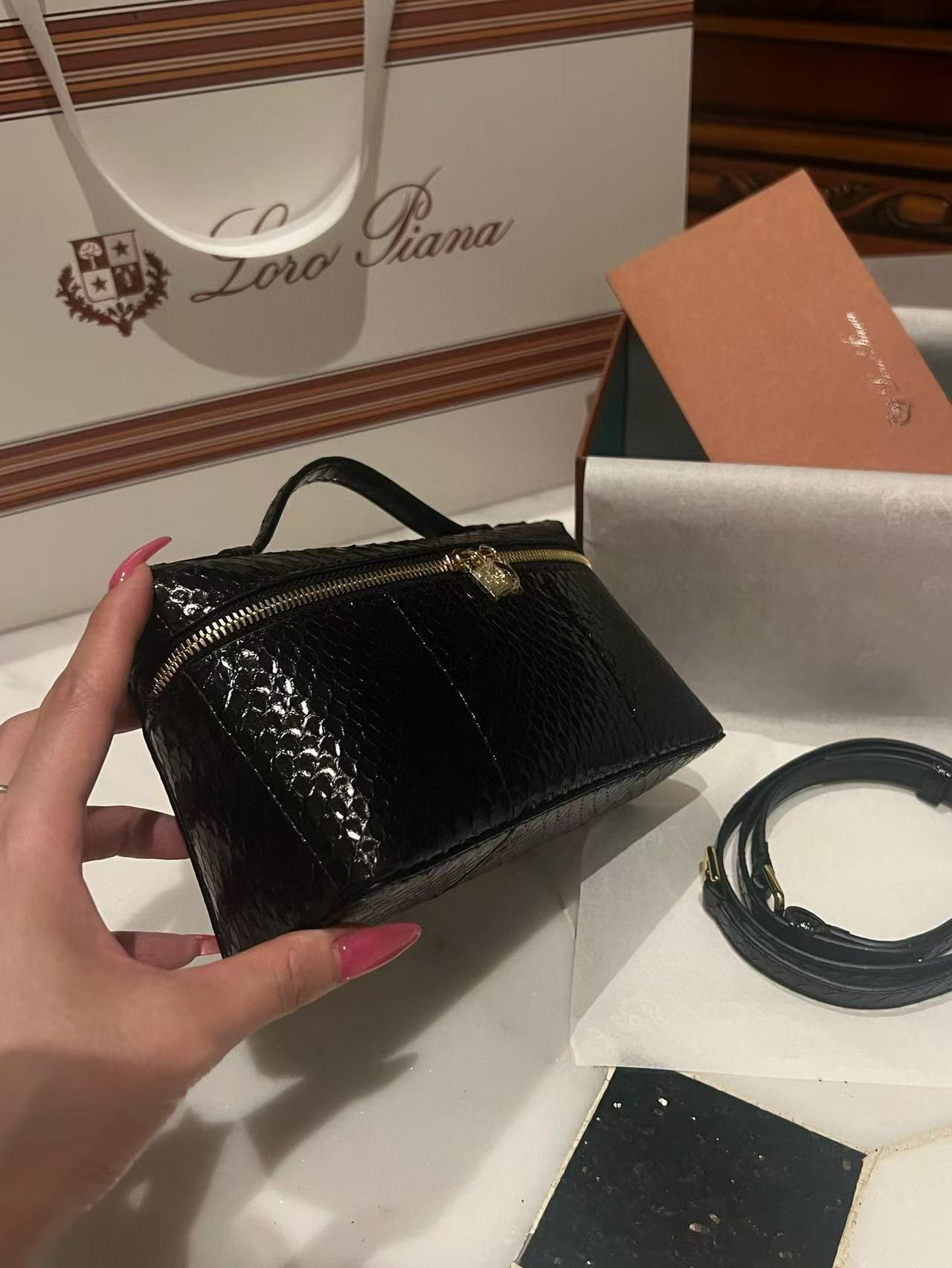 Loro Piana Extra Pocket L19 Bag 11x19x6.5cm