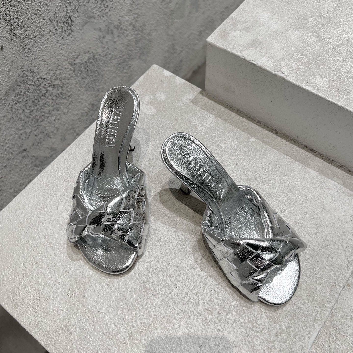 UA Bottega Veneta Blink Slides