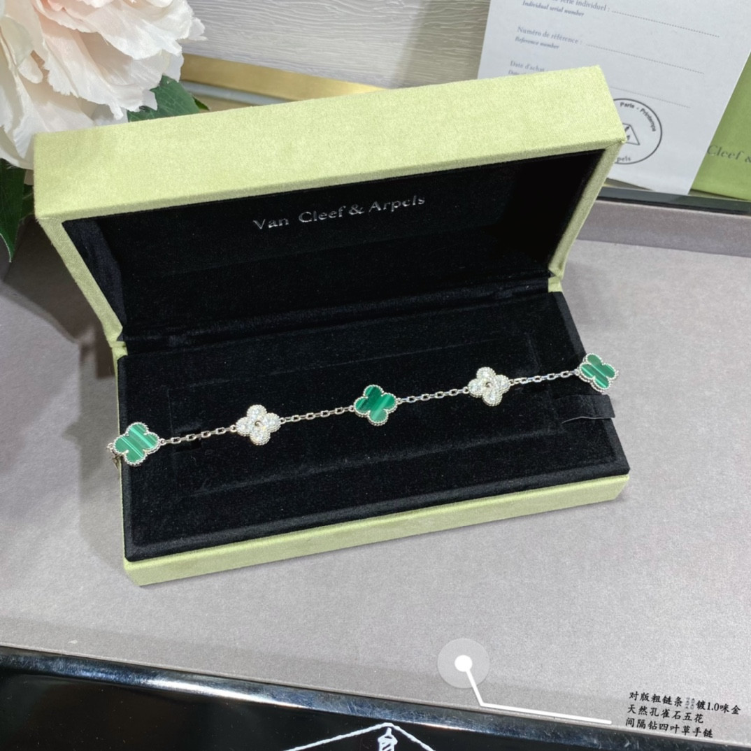 Van Cleef & Arpels Natural Malachite Interval Diamond Five-Flower Four-Leaf Clover Bracelet
