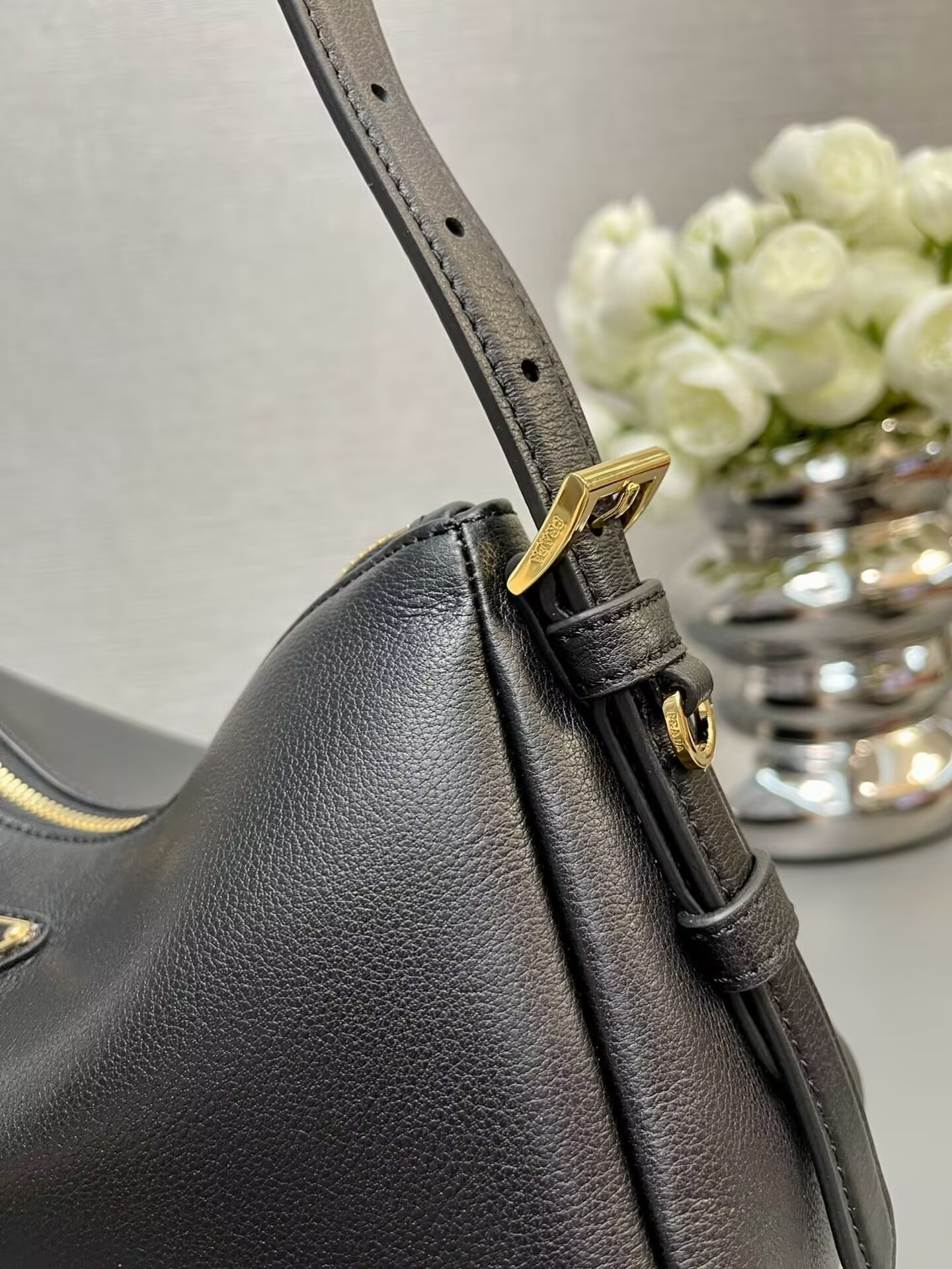 Prada Aimée leather shoulder bag 31x18x10cm