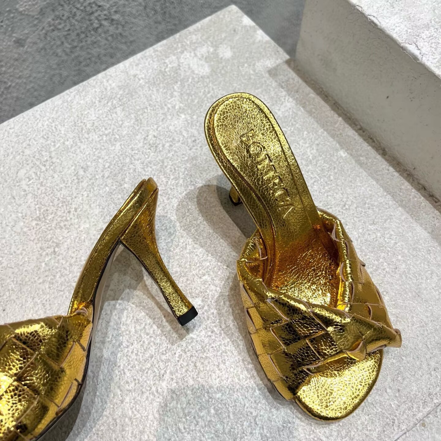 UA Bottega Veneta Blink Slides