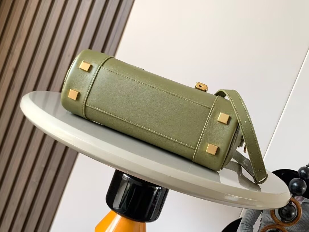 Loewe Amazona 23 Cropped bag in nappa calfskin 23x11x10cm