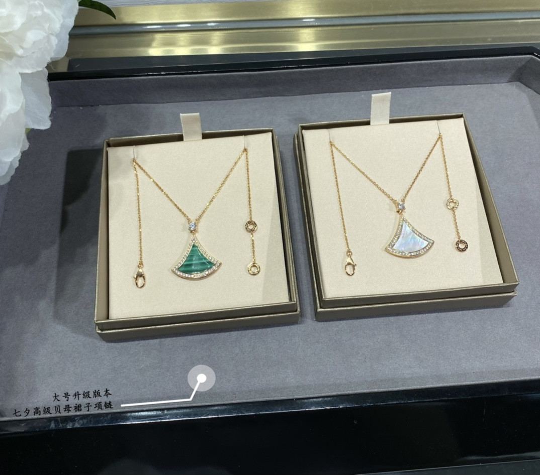 Bvlgari Large Luxury Mother-of-Pearl Scalloped Skirt Necklace