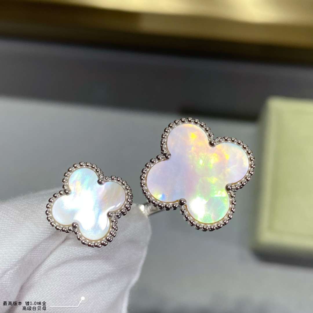 Van Cleef & Arpels Four-leaf Clover Premium White Fritillary Opening Ring