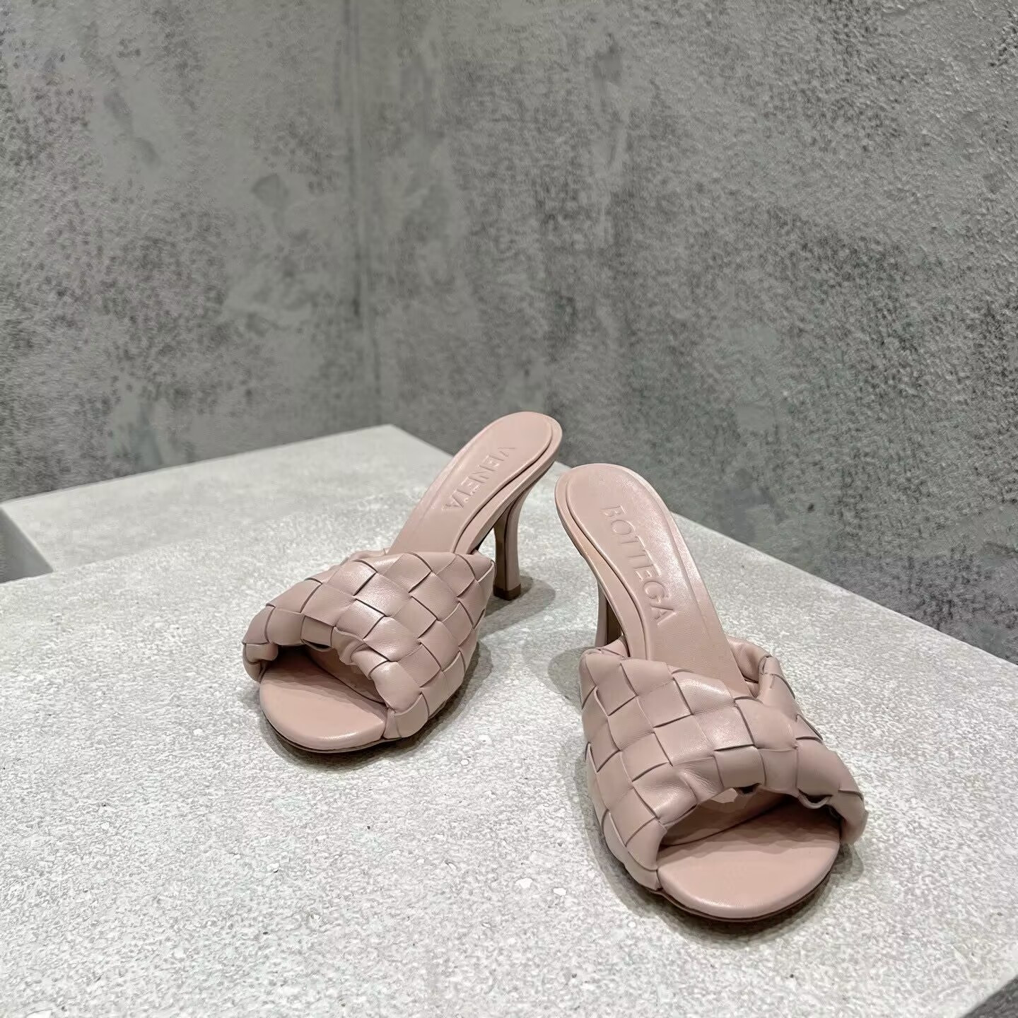 UA Bottega Veneta Blink Slides