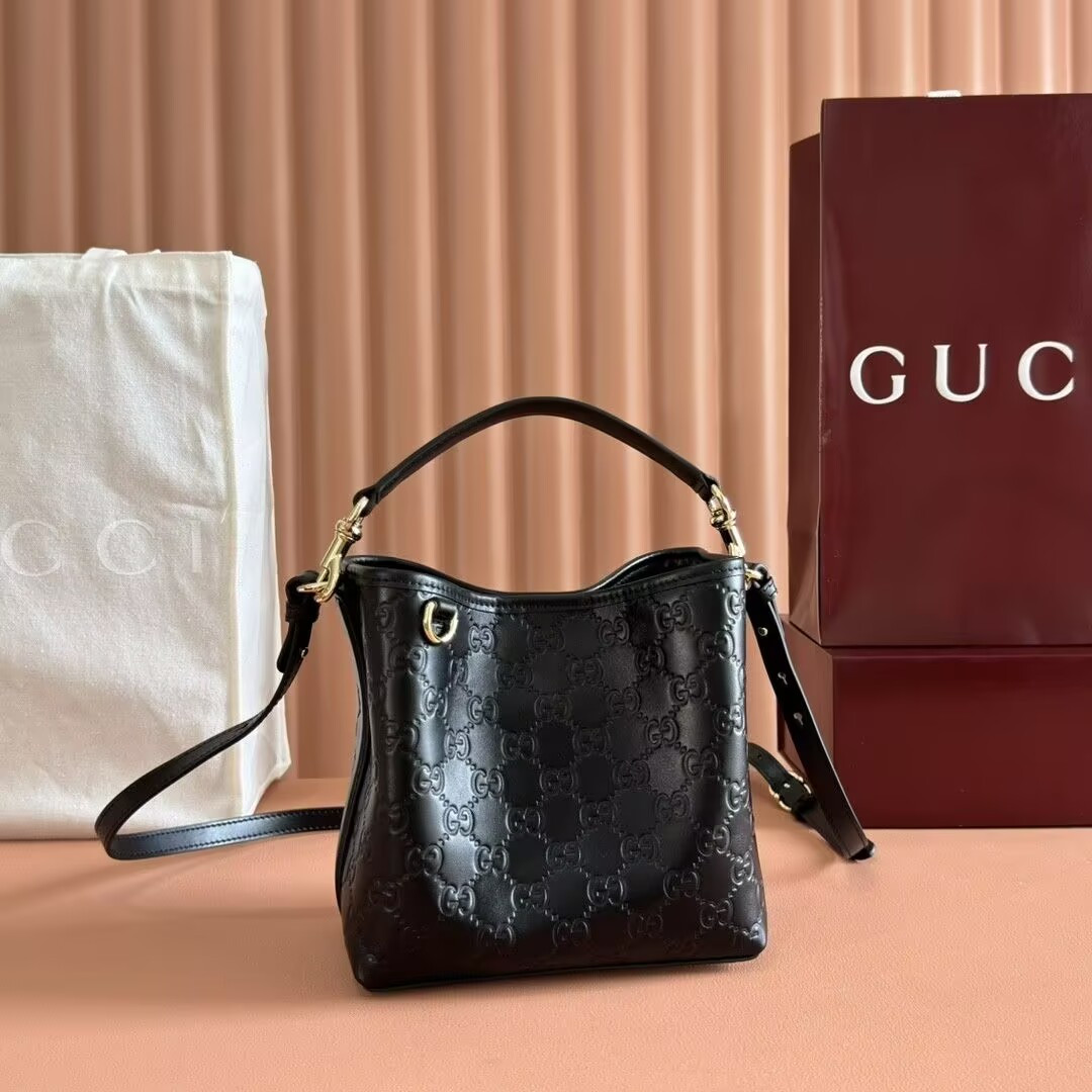 Gucci GG Emblem Small Bucket Bag 19x18x11cm