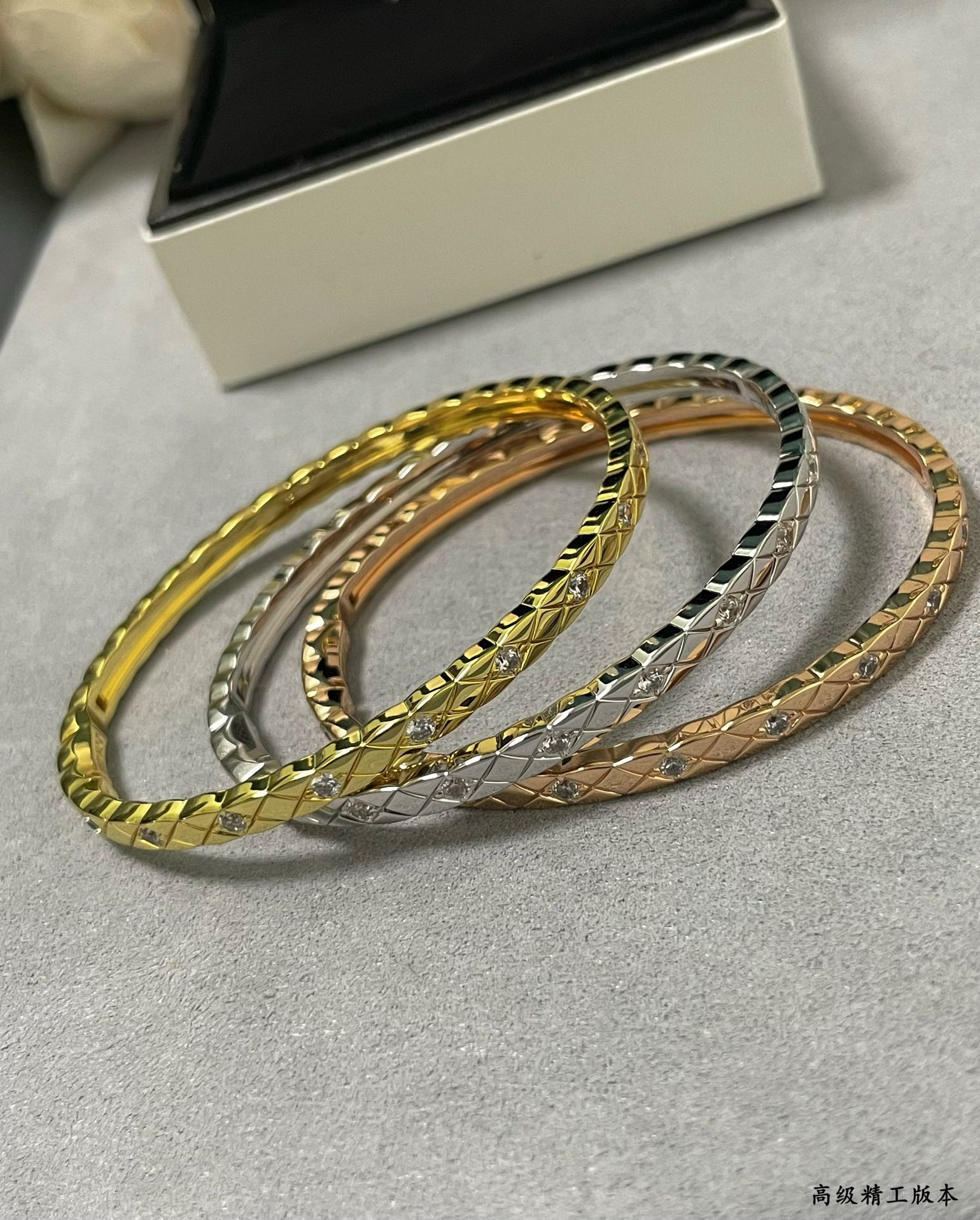 Chanel Finely carved narrow diamond Bracelet