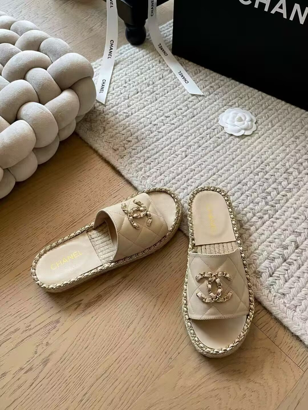 UA Chanel Slides
