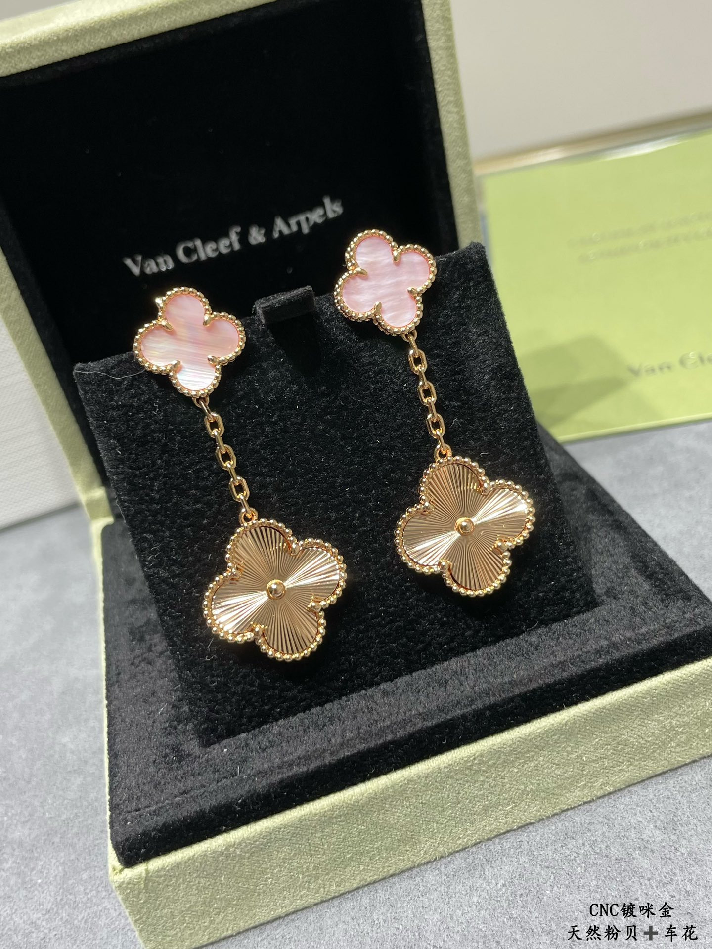 Van Cleef & Arpels Two flower four leaf clover Earrings(No refund or exchange)