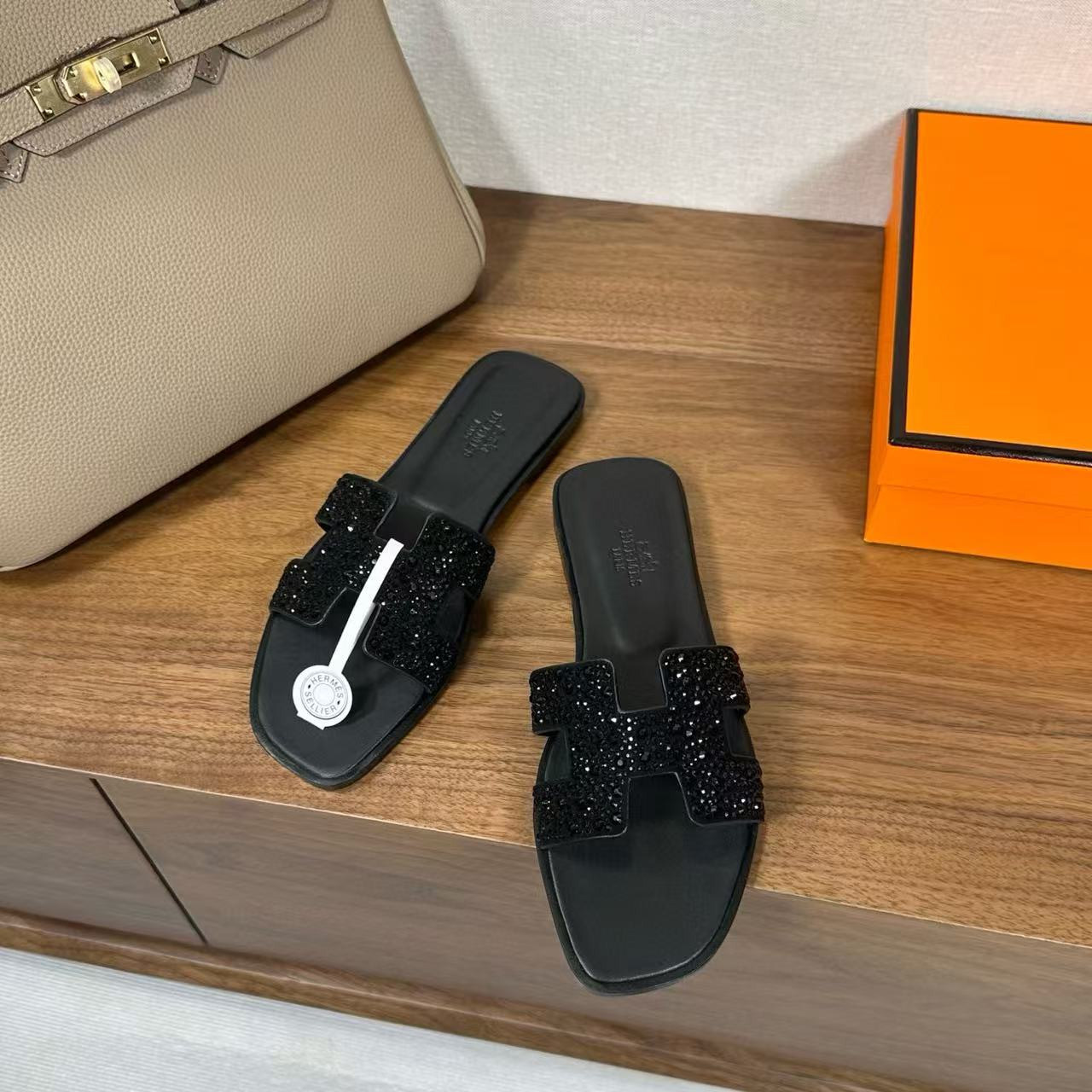 UA Hermès Oran sandal