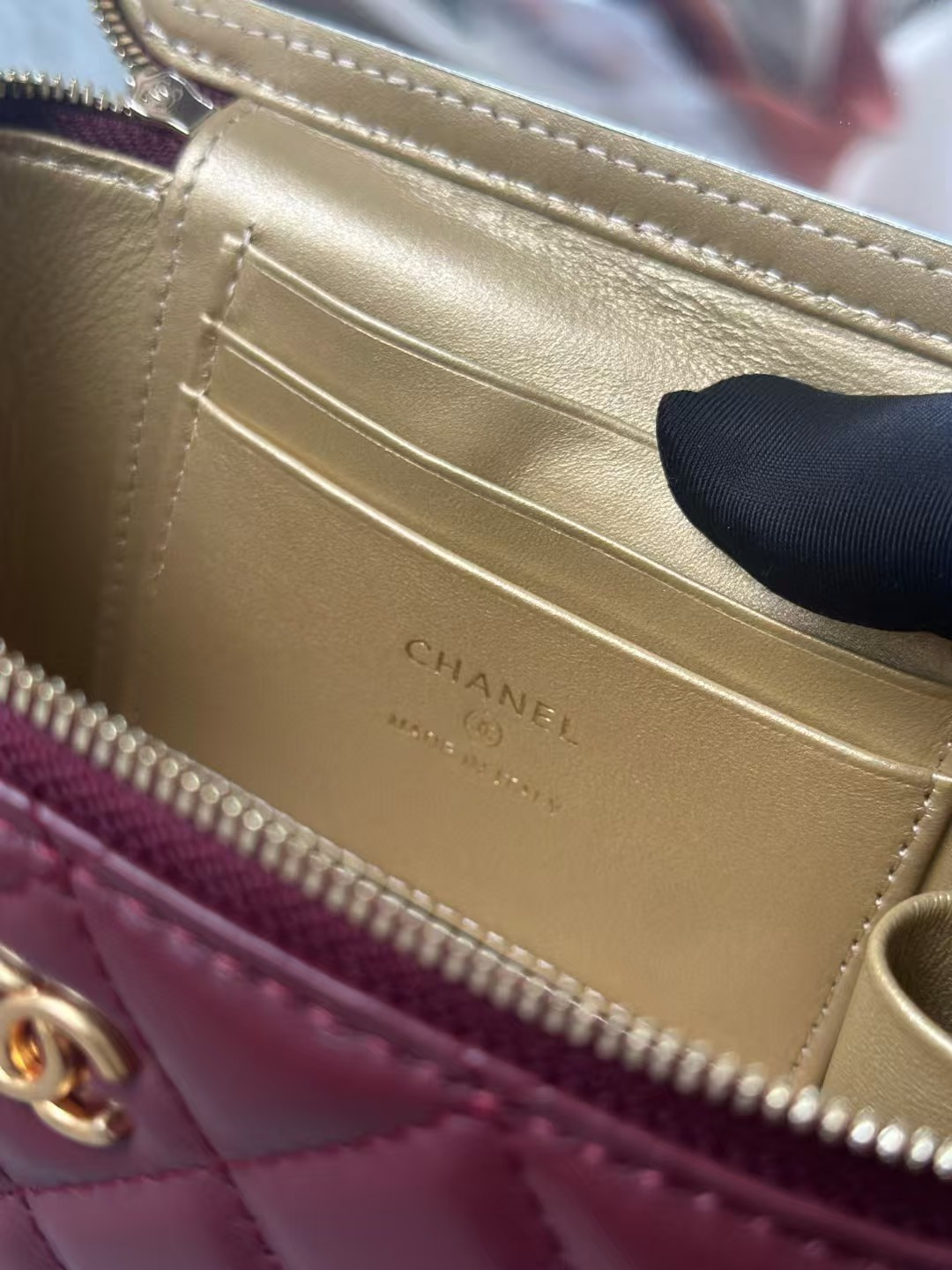 CHANEL Vanity With Chain 9.5x17x8cm