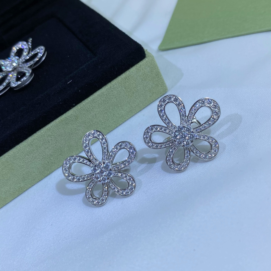 Van Cleef & Arpels diamond flower earrings