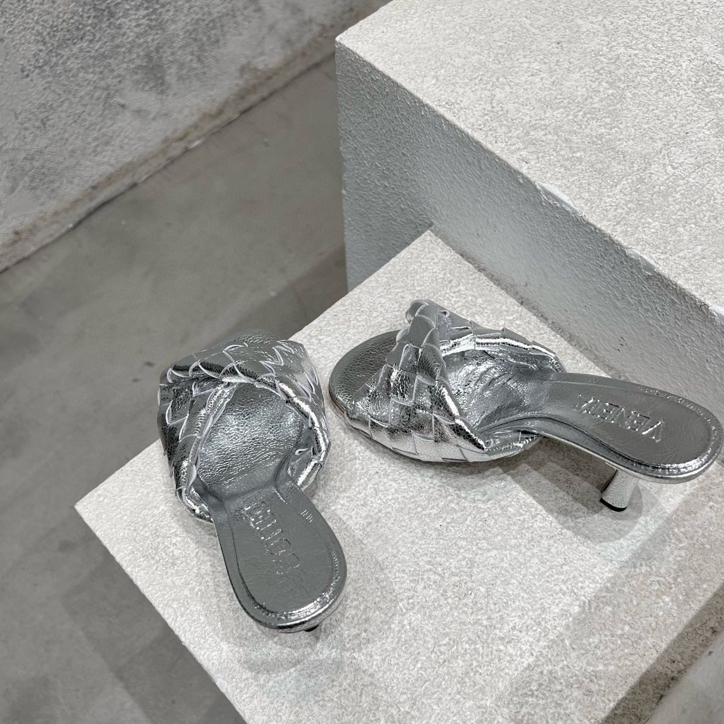 UA Bottega Veneta Blink Slides