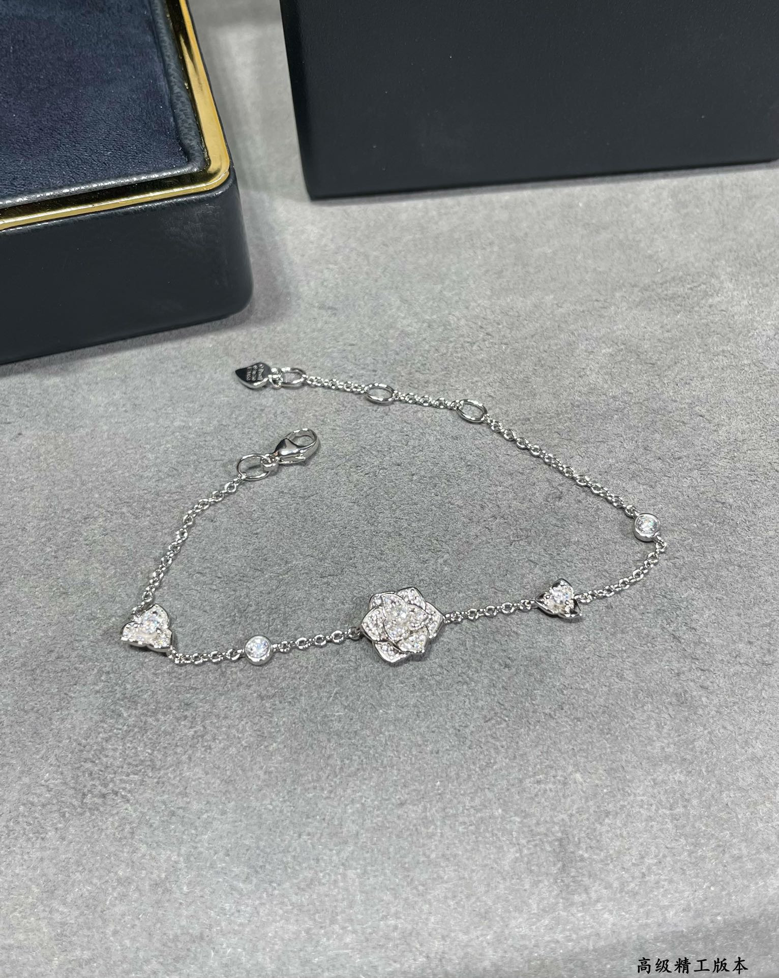 Piaget fully diamond-encrusted flower Bracelet