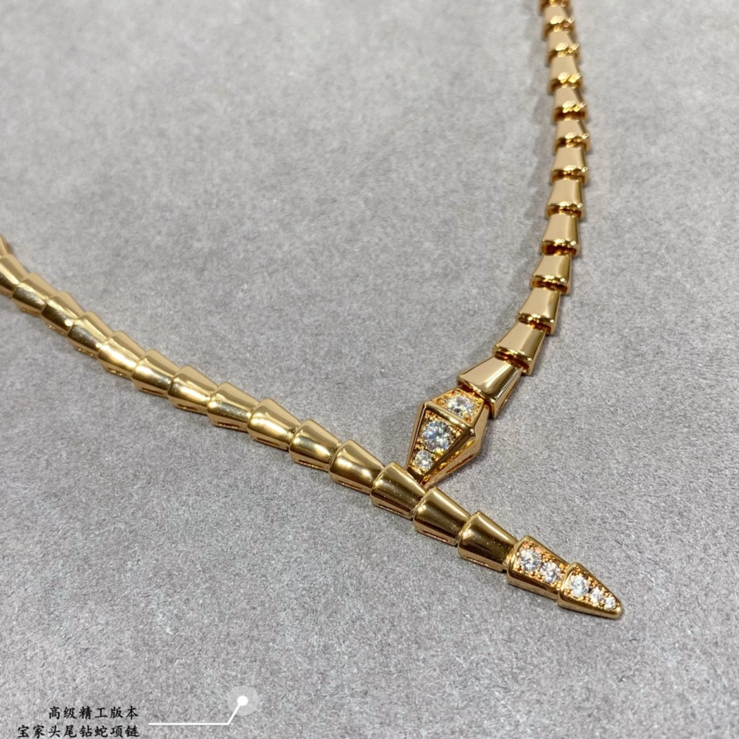 Bvlgari Head and tail drill snake Necklace
