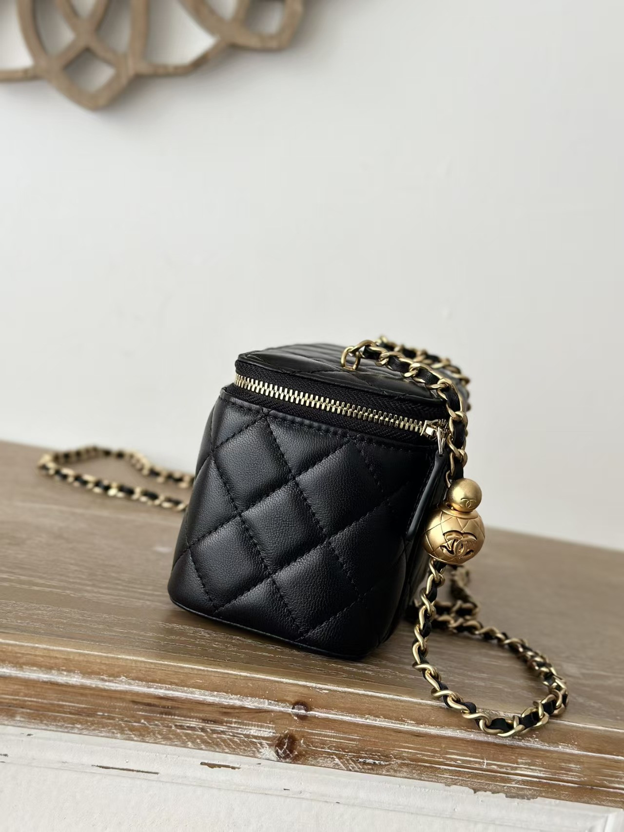 CHANEL Vanity With Chain 9.5x17x8cm