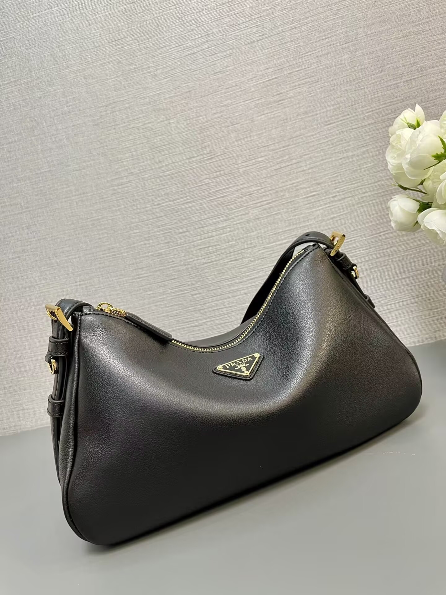 Prada Aimée leather shoulder bag 31x18x10cm